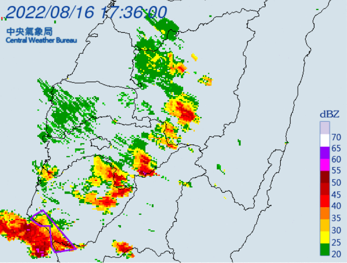 中央氣象局晚間5點45分對台南市與高雄市部分地區發布大雷雨即時訊息。（擷取自氣象局）