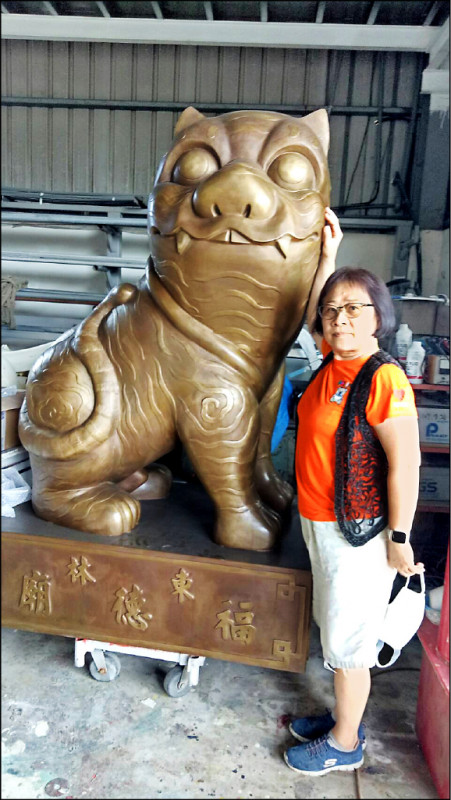 為土地公打造的虎爺座騎，是尊「巨無霸」。（記者洪臣宏翻攝）