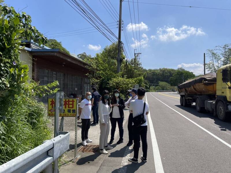 峨眉鄉台3線89.4公里一帶曾發生嚴重車禍，警方會同相關單位現勘，將建置固定式測速照相設備預計今年底啟用。（記者廖雪茹翻攝）