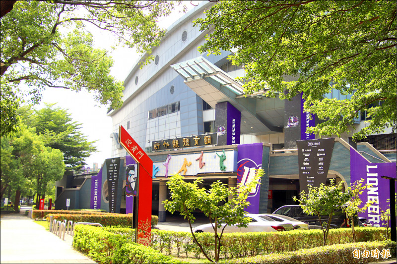 迎接全中運,新竹縣府將投入一.一億多元整建場館。(記者黃美珠攝) 迎接全中運,新竹縣府將投入一.一億多元整建場館。(記者黃美珠攝)