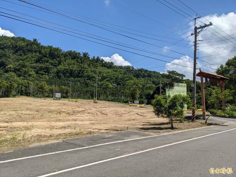 集集鎮第一公墓禁葬、遷葬後力推公園化，集集鎮公所已完成整地，將先打造花海，未來將變身防災公園，除有涼亭、球場、噴水池，還能舉辦大型活動。（記者劉濱銓攝）