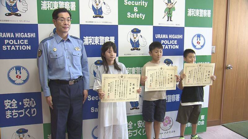 日本3名小學生發現男童走失，連忙到派出所尋求幫忙，最終讓迷路的小孩回到家人懷抱。（圖擷自@nagahito推特）