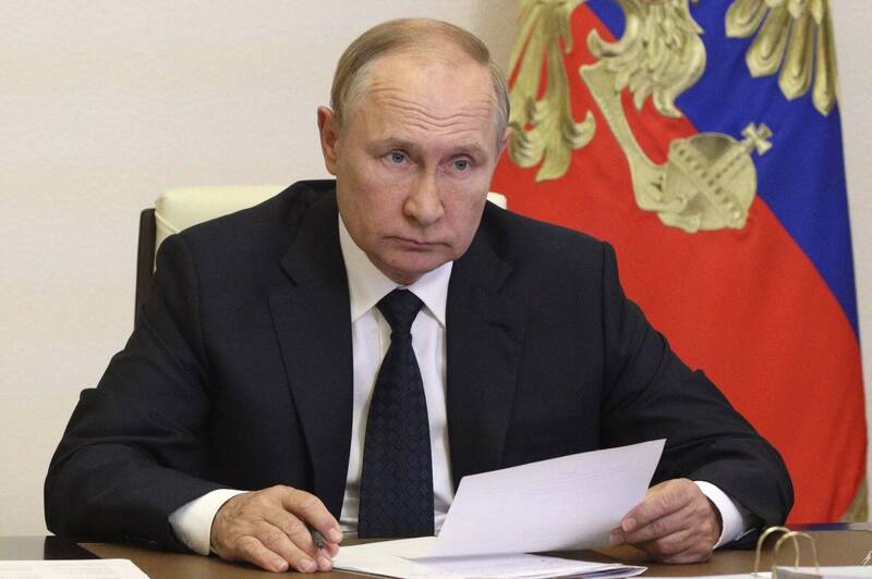 俄罗斯总统普廷本月24日在官邸以视讯方式主持火灾防救会议。（美联）(photo:LTN)
