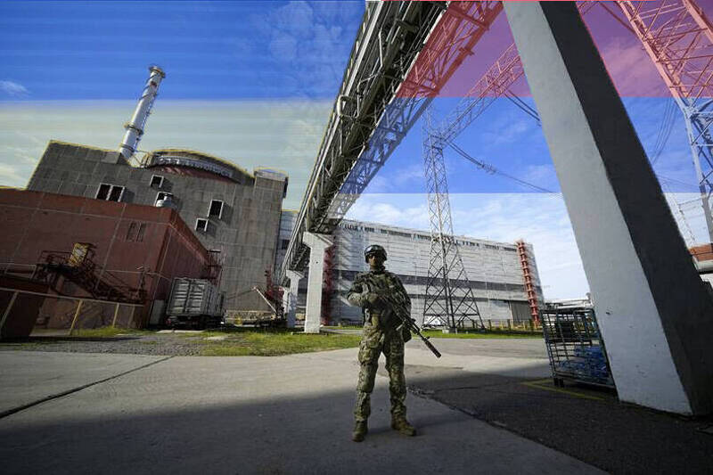 一名俄军士兵在札波罗热核电厂外站岗。乌克兰与俄罗斯本日皆指控对方以砲火轰击核电厂。（美联社资料照、法新社；本报合成）(photo:LTN)