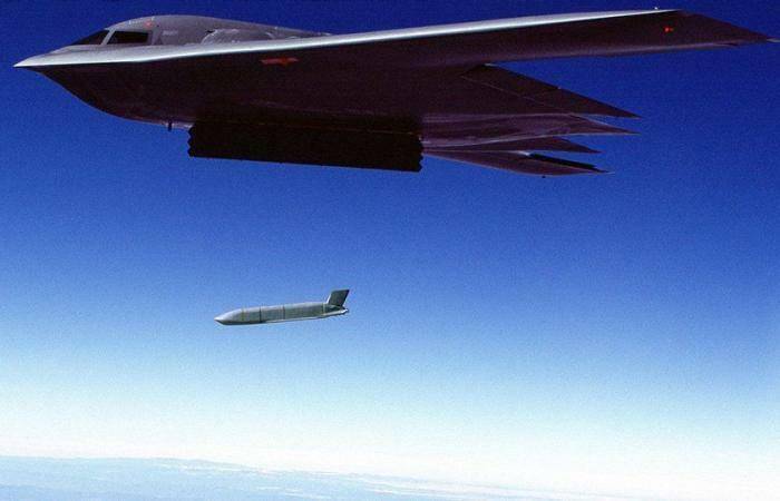 美军B-2匿踪轰炸机成功试射AGM-158B「联合空对地远距攻击飞弹增程型」（JASSM-ER）。（取自美国空军官网）(photo:LTN)