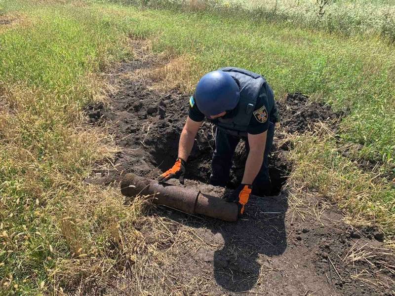 乌克兰拆弹小组挖出的「Wurfgranate 41」多管火箭弹药。（图撷取自推特）(photo:LTN)