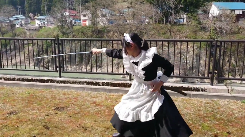有名日本武术老师结合自身变装兴趣后，拍了「女仆拔刀」的短片。（图撷取自@harima_mekkai推特）(photo:LTN)