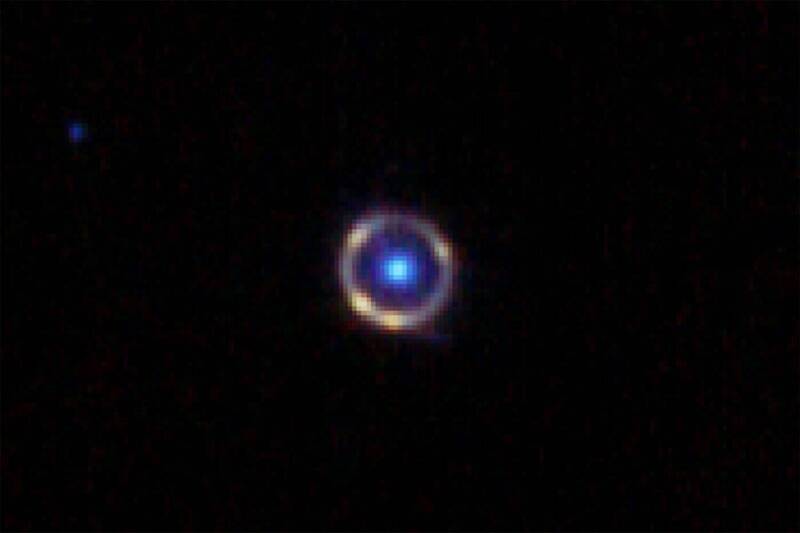 天文奇觀！韋伯望遠鏡捕捉到近乎完美「愛因斯坦環」