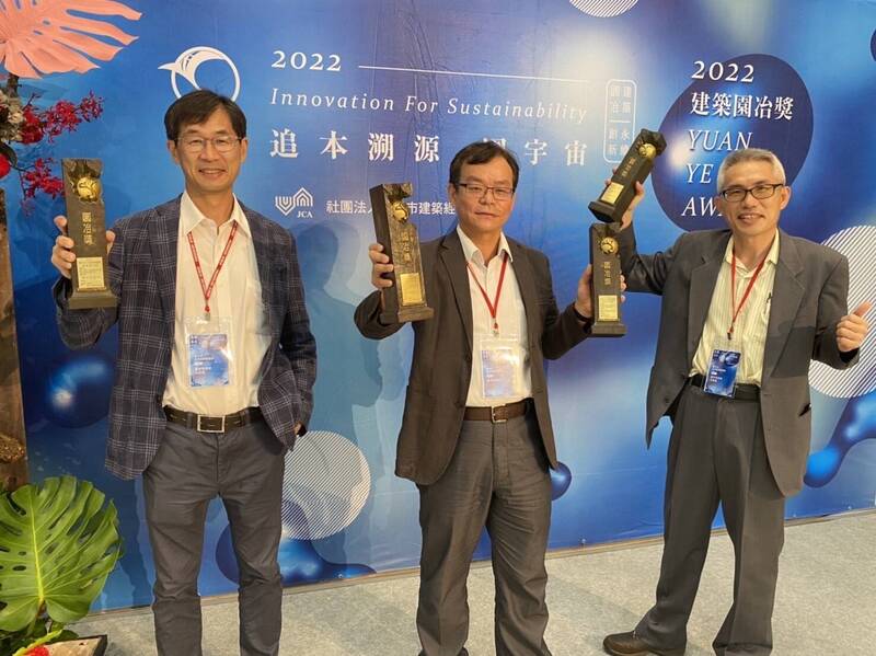 台中市柳、綠川及東大溪等四項工程,榮獲「2022建築園冶獎」公共建築景觀類4個大獎。(水利局提供) 台中市柳、綠川及東大溪等四項工程,榮獲「2022建築園冶獎」公共建築景觀類4個大獎。(水利局提供)