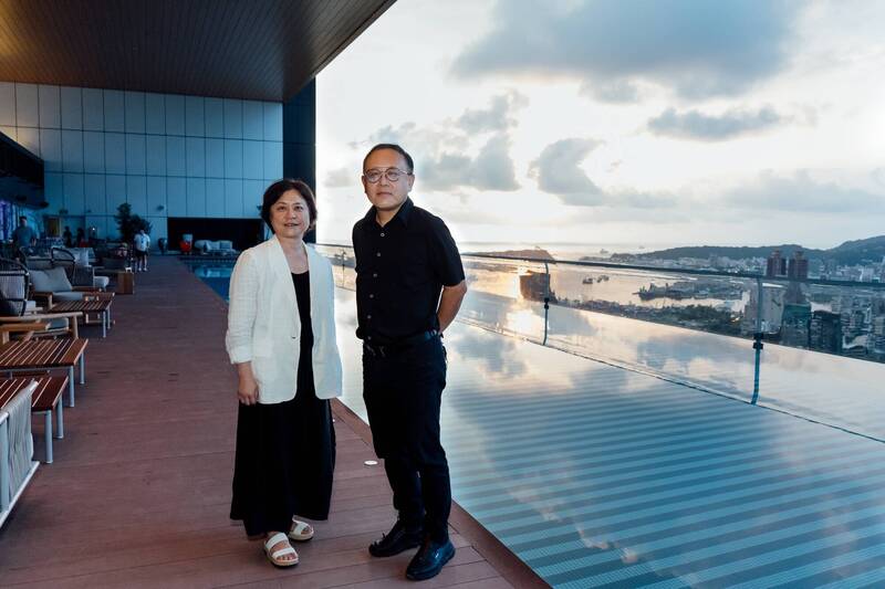 高雄市立圖書總館共構承億酒店今正式營運!高市副市長史哲提前探訪。(記者王榮祥翻攝) 高雄市立圖書總館共構承億酒店今正式營運!高市副市長史哲提前探訪。(記者王榮祥翻攝)