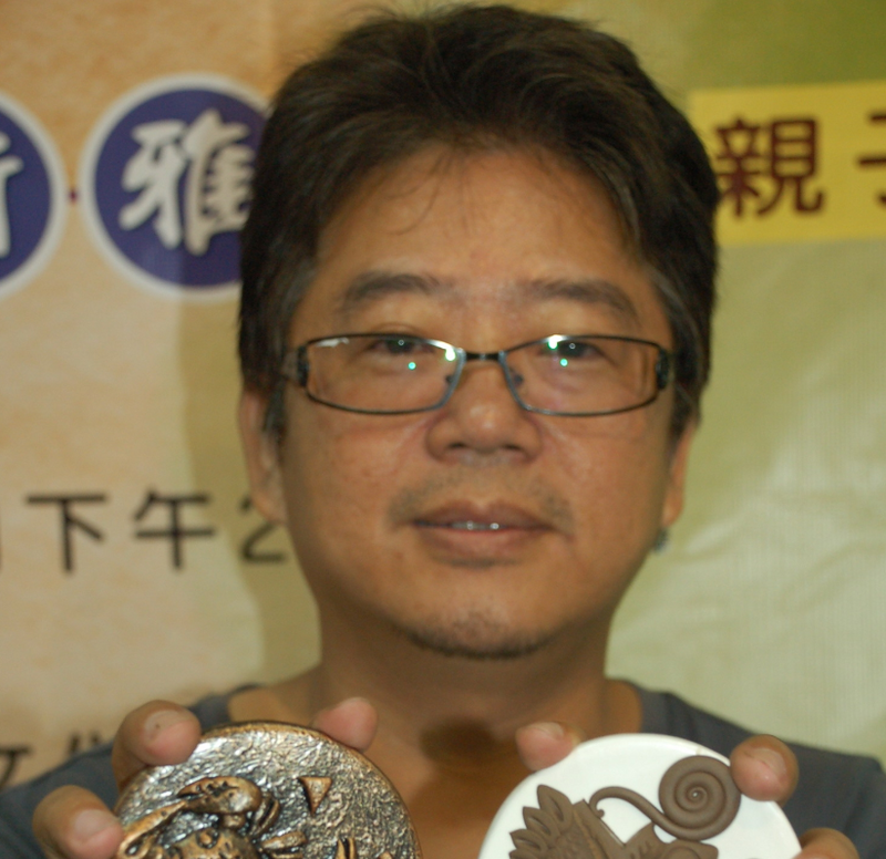 江漢清(見圖)創作巨幅畫作「黃昏的漁港」被當大型廢棄物丟棄,北院判貓頭鷹藝術協會理事長姚通吉應賠25萬元。(資料照) 江漢清(見圖)創作巨幅畫作「黃昏的漁港」被當大型廢棄物丟棄,北院判貓頭鷹藝術協會理事長姚通吉應賠25萬元。(資料照)