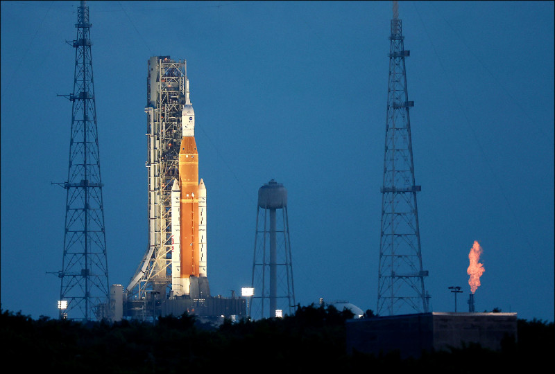 美国国太空总署（NASA）的巨型登月火箭预定当地时间三日下午二时十七分从美国佛罗里达州的甘迺迪太空中心发射。（法新社）(photo:LTN)