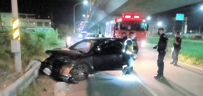 朴子市發生自撞車禍事故。（民眾提供）