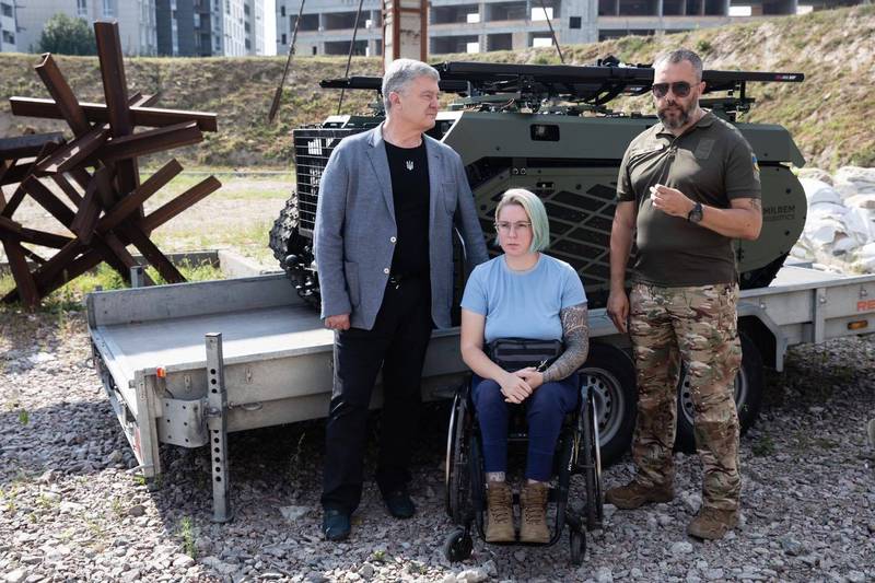 乌克兰军事网站《Militarnyi》报导，「THeMIS」无人载具由乌克兰志愿医疗队「医院骑士团」接收，将用于搬运武器和伤员。（图撷取自波洛申科脸书）(photo:LTN)