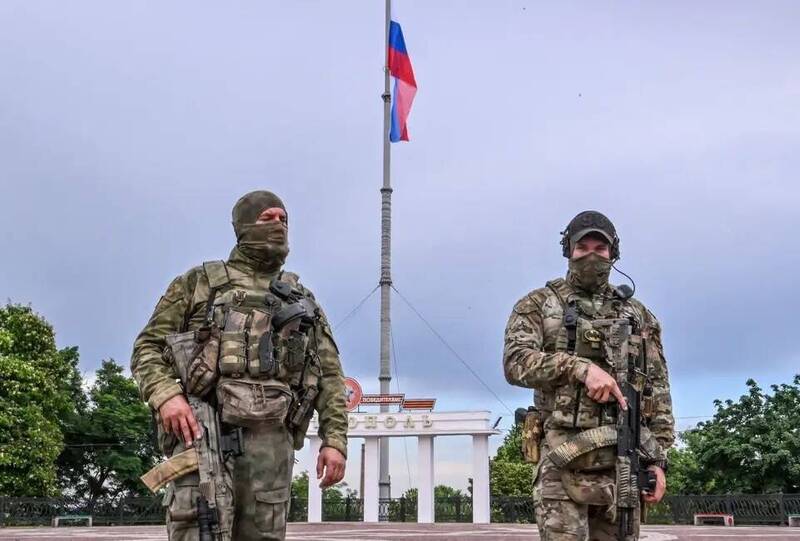 俄罗斯士兵在梅利托波尔市区巡逻。（法新社）(photo:LTN)