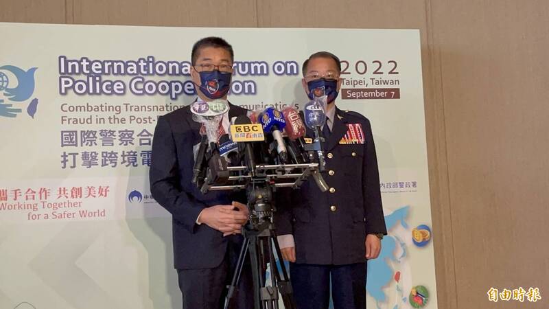 內政部長徐國勇今天在參加2022國際警察合作論壇時，接受媒體訪問。（記者邱俊福攝）