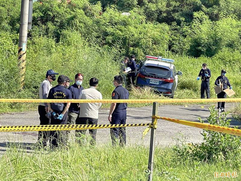 八月二十二日近午，台南兩名警員在安南區查案遇襲身亡，市府、檢警人員到場調查蒐證。（資料照，記者王俊忠攝）