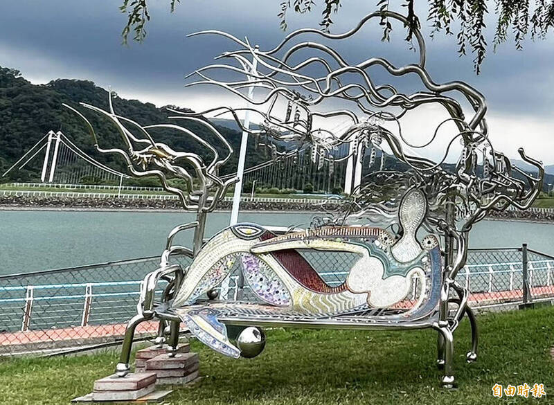 「千風萬縷情」作品。(記者李容萍攝) 「千風萬縷情」作品。(記者李容萍攝)