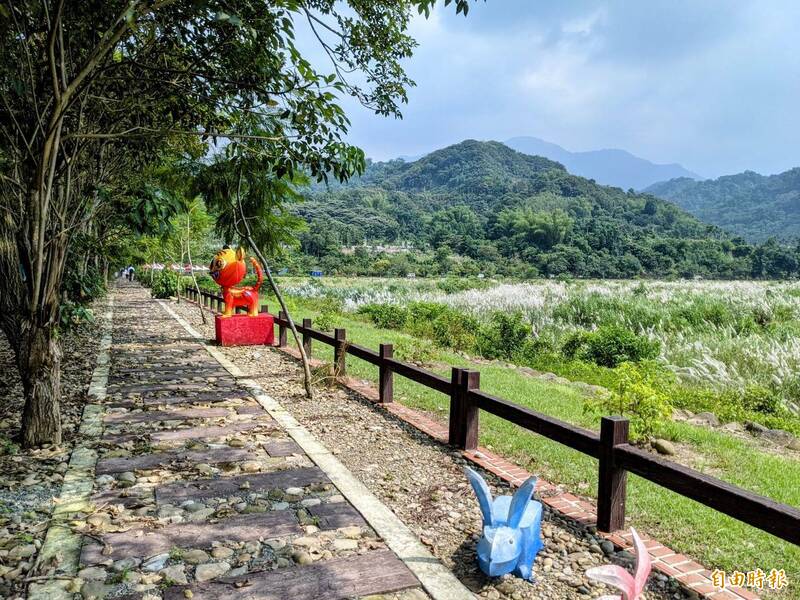 鹿谷鄉瑞田村的南清水溝溪，在第四河川局挹注建設下，堤防、步道、植栽皆已完備，可望進一步發展親水、單車旅遊。（記者劉濱銓攝）