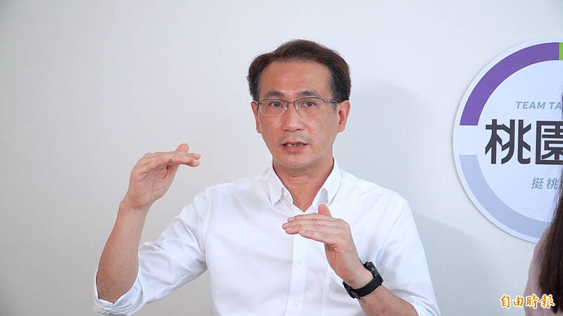 桃園市長候選人鄭運鵬認為，張善政抄襲案是態度的檢驗，也是公共政策的檢驗，也是未來市政府如何管理的檢驗。（記者張家睿攝）