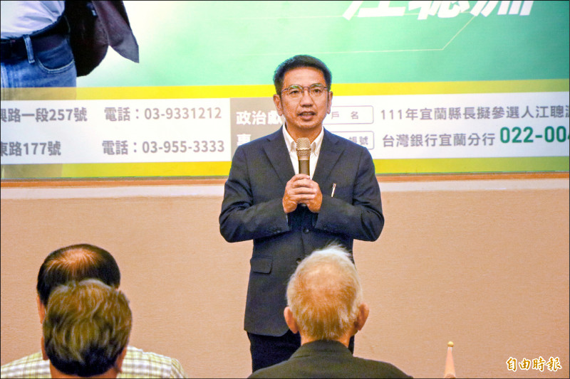 民進黨宜蘭縣長參選人江聰淵昨提出「五縱七橫」，升級宜蘭路網。
（記者蔡昀容攝）