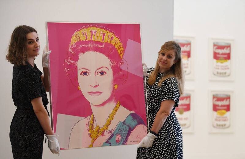 英国女王伊丽莎白二世生前在西方流行文化中经常可见以她为题材的创作。美国普普艺术大师安迪．沃荷就曾以女王的官方肖像制作彩色网版作品。（欧新社）(photo:LTN)