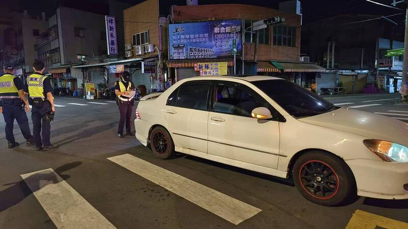 撞車肇逃卻遺留車牌 網笑：凡走過必留下痕跡