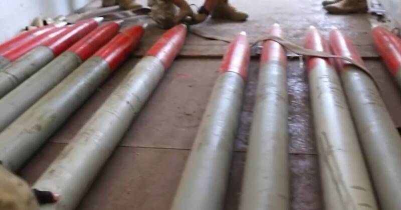 乌军向俄军阵地发射的「宣传弹」，每枚都装进了1500份传单。（影片撷图）(photo:LTN)