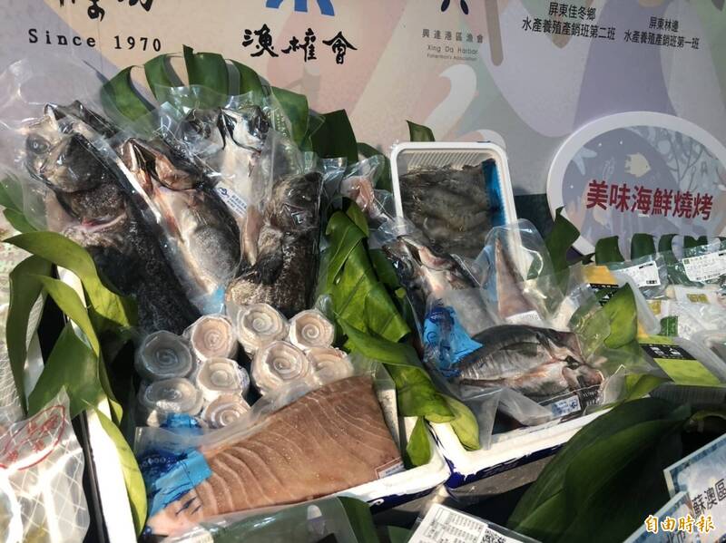 9月底前在指定通路購買文旦、石斑、白帶魚、午仔魚、台灣鯛等6項農產品，就可抽每份2百元的農遊券。（記者楊媛婷攝）