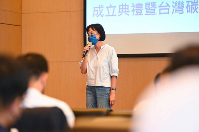 國民黨高雄市長參選人柯志恩昨參加台灣碳權交易論壇，希望打造高雄成台灣碳交易中心。（圖由柯志恩競選團隊提供）