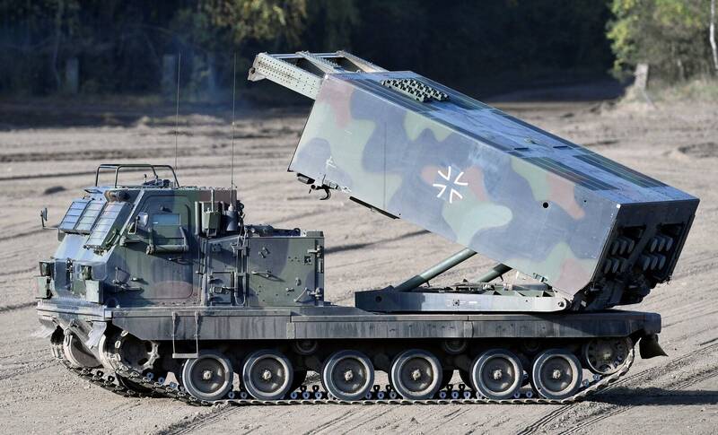 德国国防部长兰布雷特宣布再军援乌克兰2套『MARS II』多管火箭炮，其中包含200枚火箭弹。（路透）(photo:LTN)