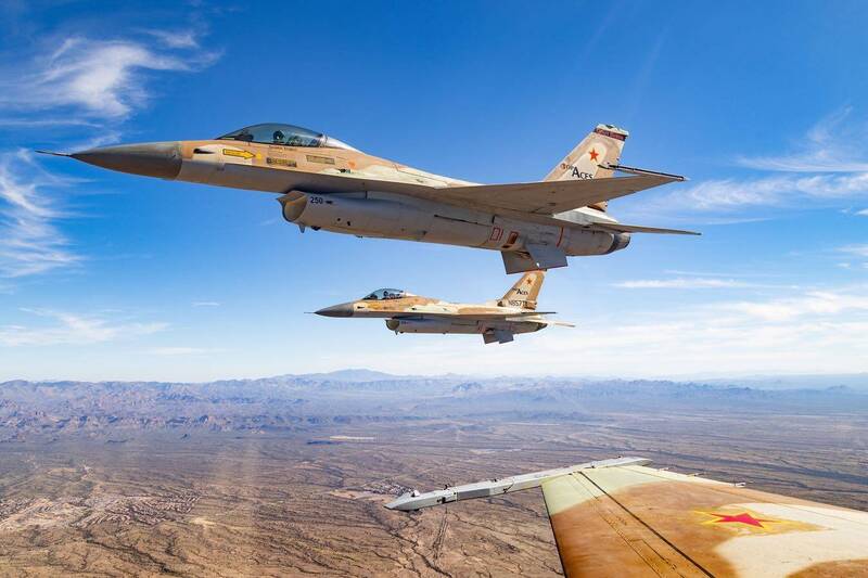 加拿大的民间军事航空公司「Top Aces」12日宣布，与美国空军签订价值1.75亿美元（约新台币54.43亿元）、为期5年合约，将进行假想敌任务，协助美军进行空战训练。（图撷自「Top Aces」脸书）(photo:LTN)
