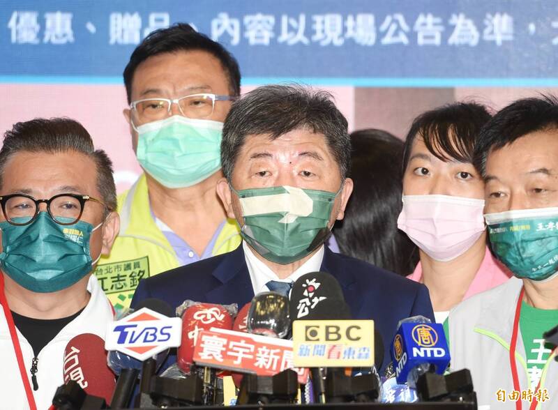 民進黨台北市長參選人陳時中對於政大男廁被惡搞出現他的頭像表示不會在意，只要符合學校的校規就可以。（記者叢昌瑾攝）