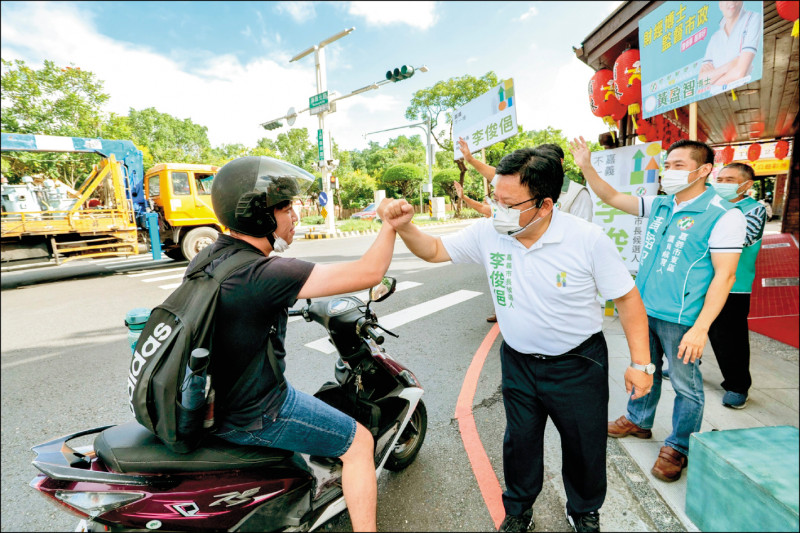 民進黨嘉義市長參選人李俊俋談教育政策，強調教育政策需透過雲嘉嘉縣市整合、通盤規劃。（李俊俋競選總部提供）