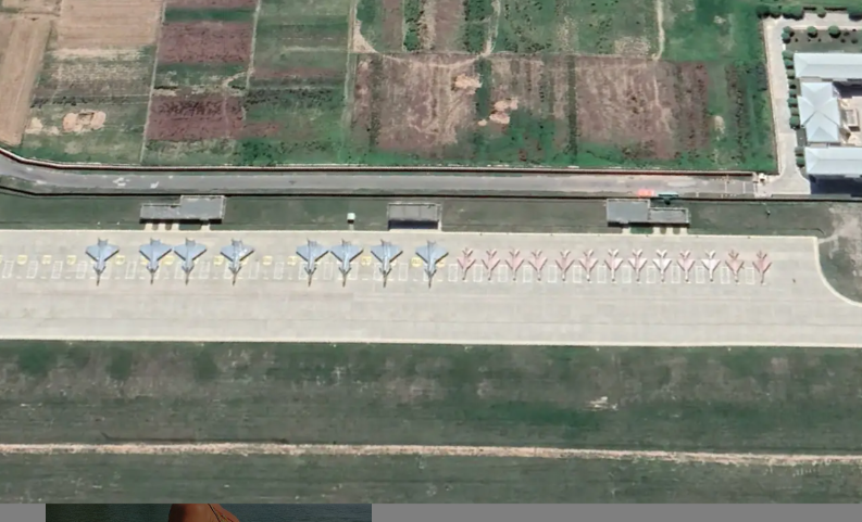 根据《The War Zone》报导，临洮空军基地驻扎的西部战区空18旅通常使用歼-7H（J-7H）战机，从发现不明机种的卫星影像中也可见13架歼-7H在一旁。（图撷取自《The War Zone》）(photo:LTN)