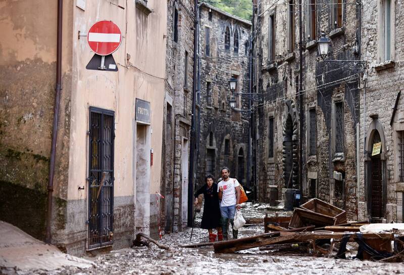 暴雨襲擊中義大利，造成嚴重淹水。（路透）