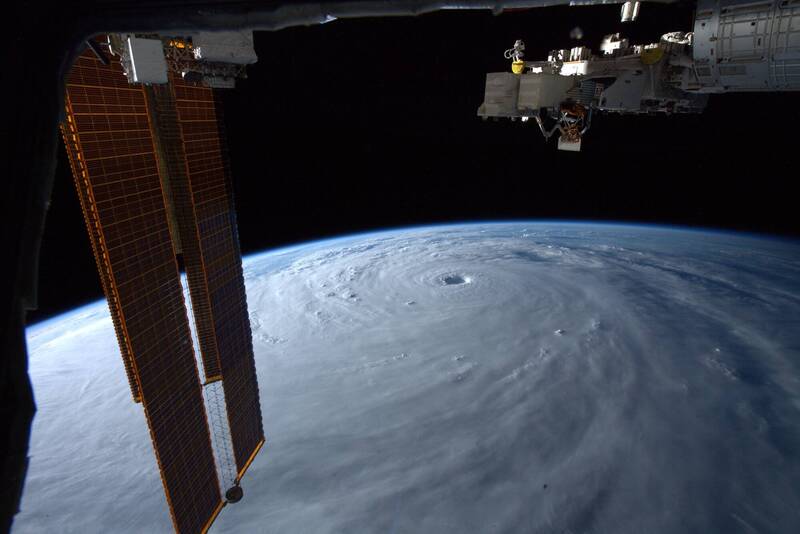 美国太空人海因斯在推特上分享，自己拍下的南玛都台风太空俯瞰图。（图撷取自@Astro_FarmerBob推特）(photo:LTN)