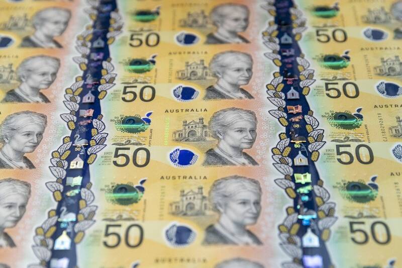 太幸運！買彩券寫錯1個號碼 澳男爽中逾2100萬元