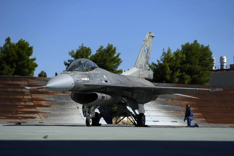 保加利亚代理国防部长透露，保国即将敲定购买8架F-16V的新合约。图为希腊空军的F-16V战机。（美联社）(photo:LTN)