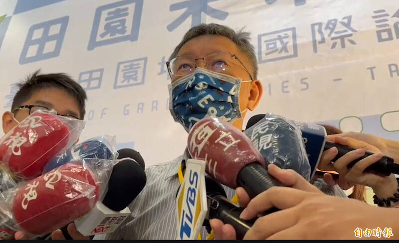 台北市長柯文哲因敬老金綁悠遊卡規劃怒嗆議員「那就滾回石器時代吧！」。 （記者鄭名翔攝）