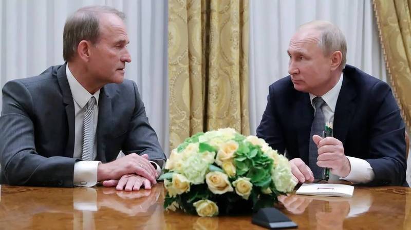 梅维德丘克（左）与俄国总统普廷（右），关系非比寻常。（路透资料照）(photo:LTN)