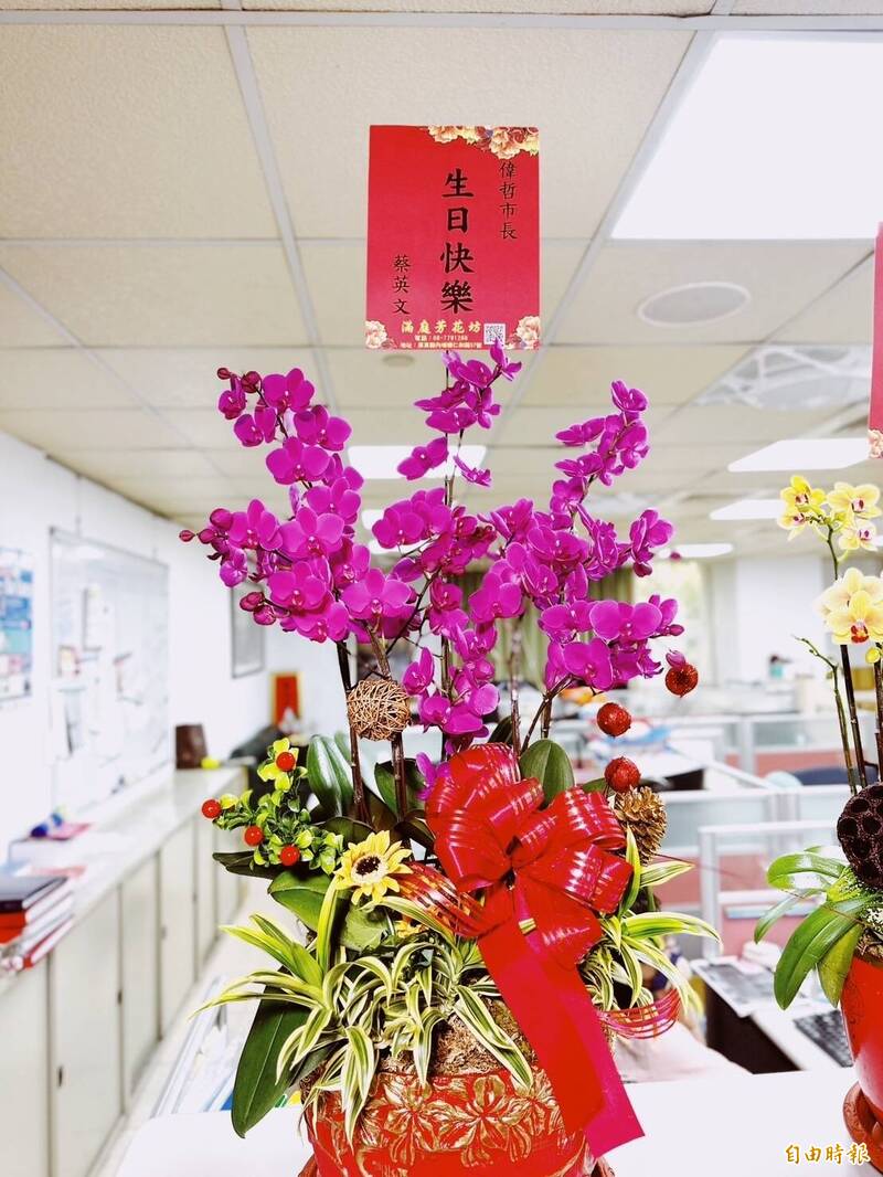 今天總統蔡英文送蘭花，祝福台南市長黃偉哲生日快樂。（記者洪瑞琴攝）