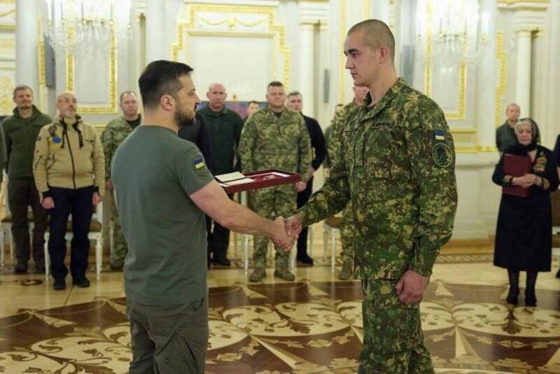乌克兰士兵格隆巴因击落6架俄军军机，被泽伦斯基颁布奖章。（图撷取自推特）(photo:LTN)