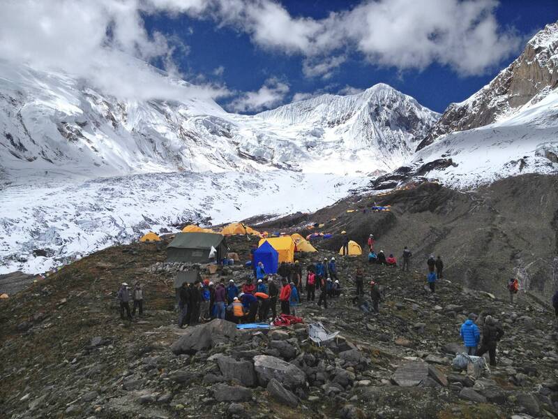 世界第八高峰马纳斯卢峰本日上午发生大雪崩，据传有数十人受伤。图为马纳斯卢峰登山大本营。（欧新社资料照）(photo:LTN)