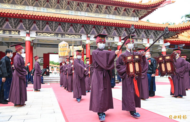 桃園祭孔依古禮佾生在「大成樂章」指引下完成六佾舞96個舞步