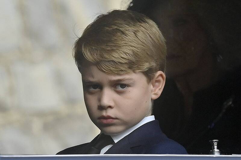 王室作家在新书中爆料，乔治王子在学校和朋友吵架时，曾对朋友呛声：「我爸将成为英国国王，你最好小心一点。」（美联社）(photo:LTN)