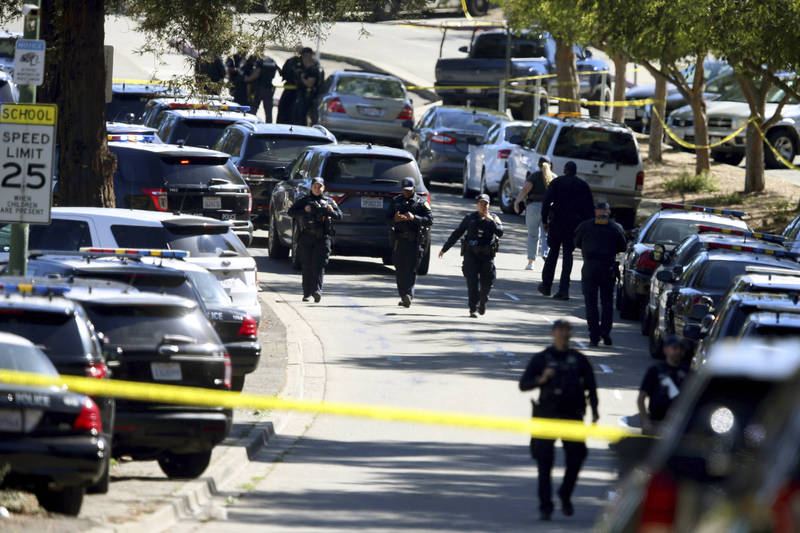 美国加州奥克兰发生校园枪击事件，已知6人受伤，其中2人命危。（美联社）(photo:LTN)