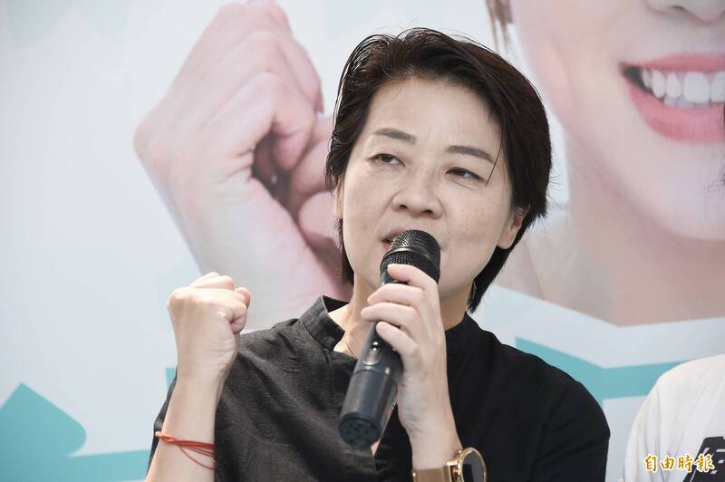 台北市長參選人黃珊珊30日出席「陳思宇競選辦公室暖屋活動」上台致詞。（記者塗建榮攝）