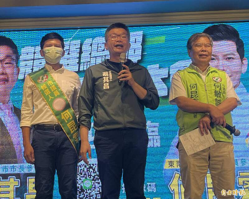 民進黨台中市長參選人蔡其昌表示，將用雙腳走遍每個角落，讓市民感受他的誠意，以及對台中的願景規劃及行動力，他相信自己會贏得最終勝利。（記者林旻臻攝）