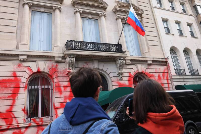 俄罗斯在纽约的领事馆遭人喷洒红漆。（法新社）(photo:LTN)